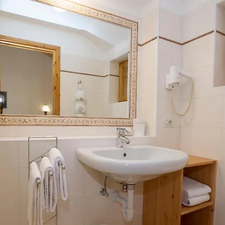 Silene Parking And Garage ホテル ボルミオ