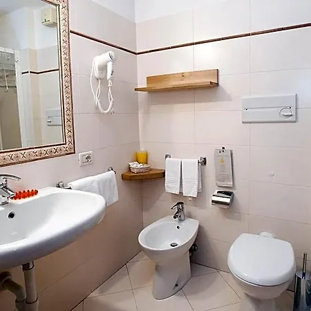 Silene Parking And Garage Hotel 3*