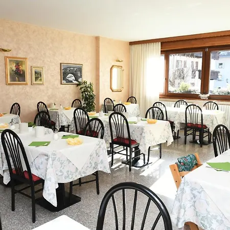 Silene Parking And Garage ホテル 3*