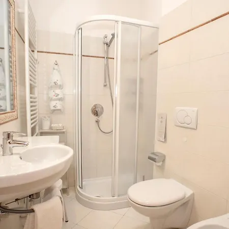 Silene Parking And Garage ホテル